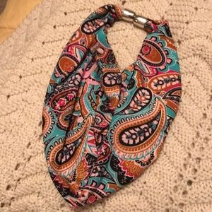 Magnetic scarves